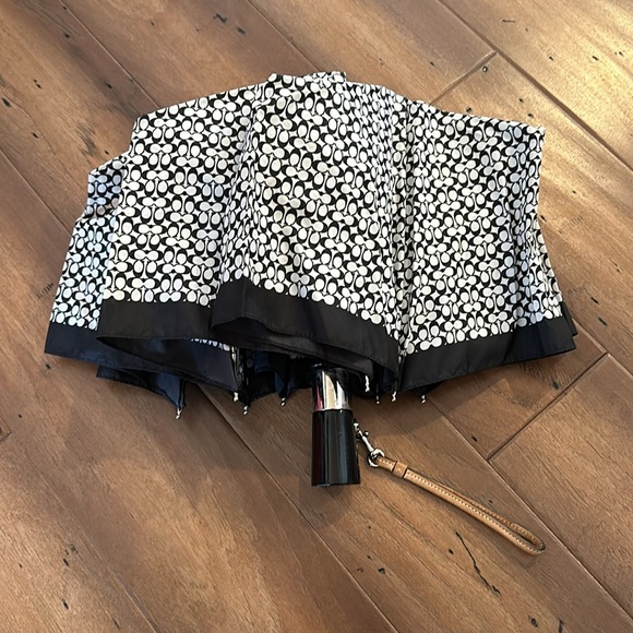 Coach umbrella - Picture 3 of 3